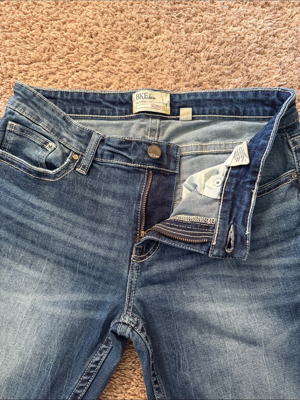 BKE Stella Low Rise Bootcut Jeans Distressed Blue Wash Sz 29R - Picture 2 of 12